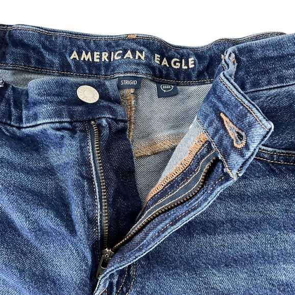 American Eagle Curvy Relaxed Short Denim Shorts Strigid High Rise Raw Hem Size 8 - Picture 4 of 9